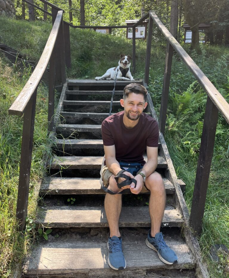 Michał Przygoda - trener i behawiorysta ze swoim psem