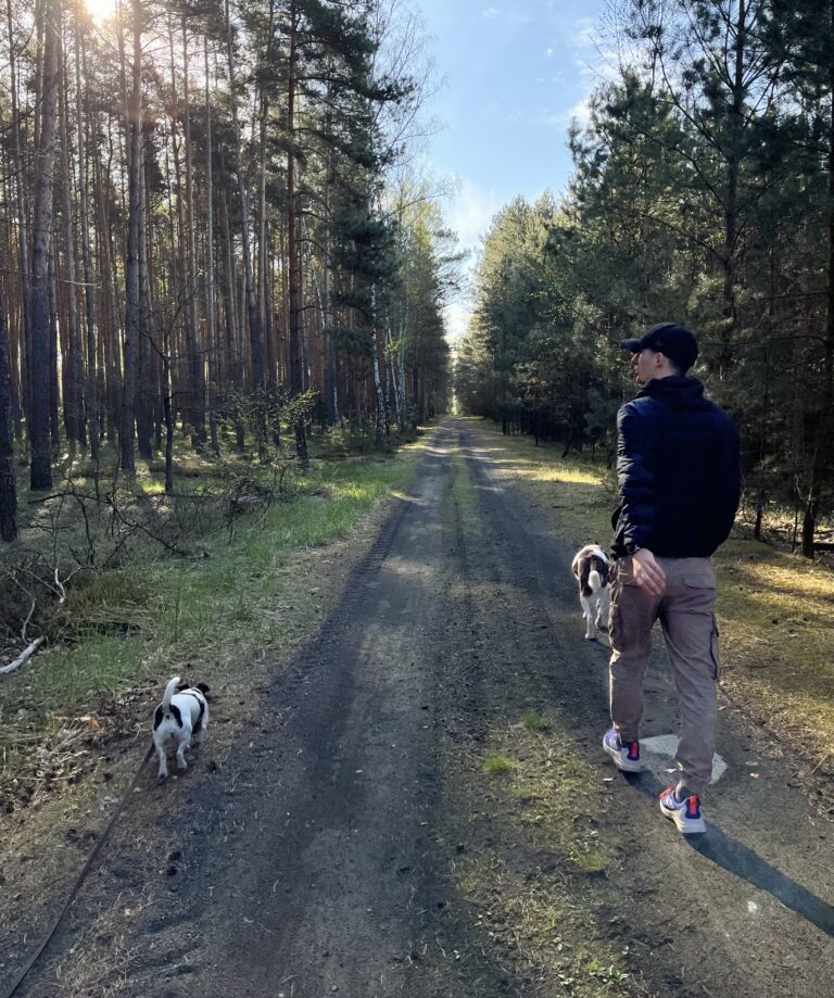 Michał Przygoda podczas spaceru socjalizacyjnego